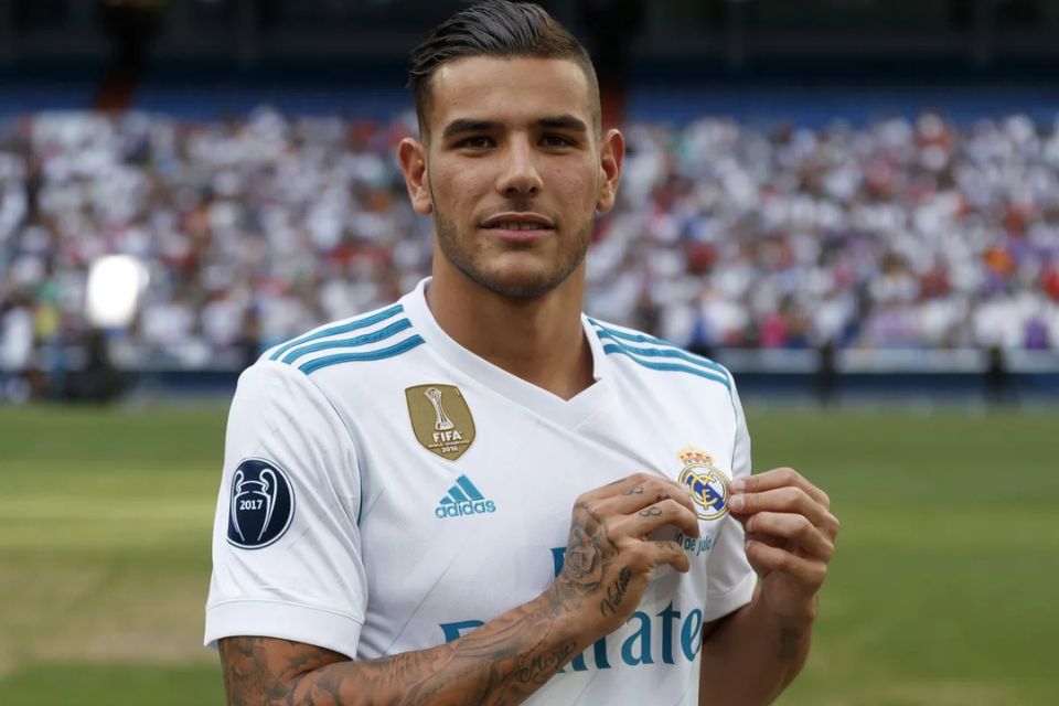 Real Madrid Pertimbangkan Bawa Pulang Theo Hernandez ke Bernabeu