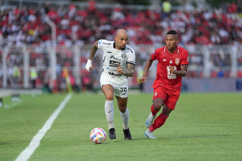 gustavo almeida, persija v malut