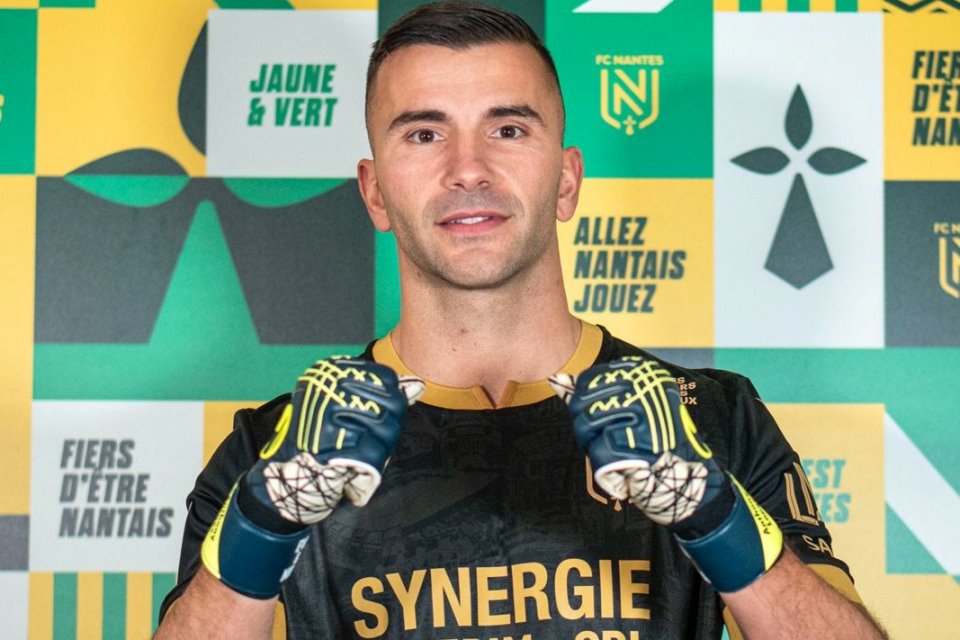 Putus Kontrak dengan Lyon, Kiper Veteran Resmi Merapat ke Nantes