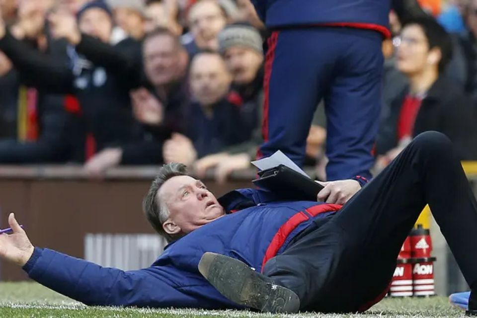 Legenda Belanda Bantah Louis van Gaal Bantu Patrick Kluivert di Timnas Indonesia