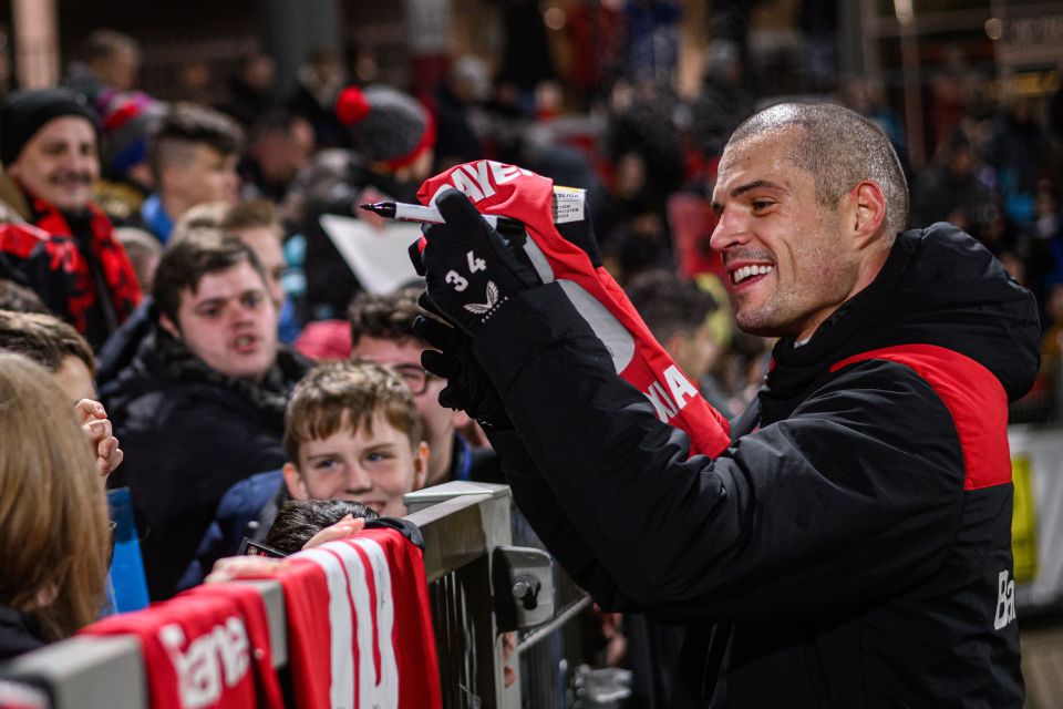 Granit Xhaka Diragukan Tampil Bela Leverkusen Kontra Dortmund