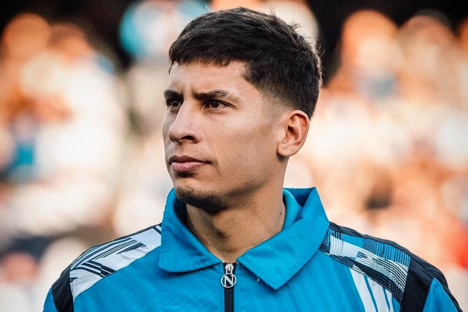 Meski Tengah Cedera, Napoli Siap Berikan Kontrak Baru Bagi Pilarnya