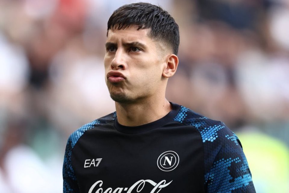 Meski Tengah Cedera, Napoli Siap Berikan Kontrak Baru Bagi Pilarnya