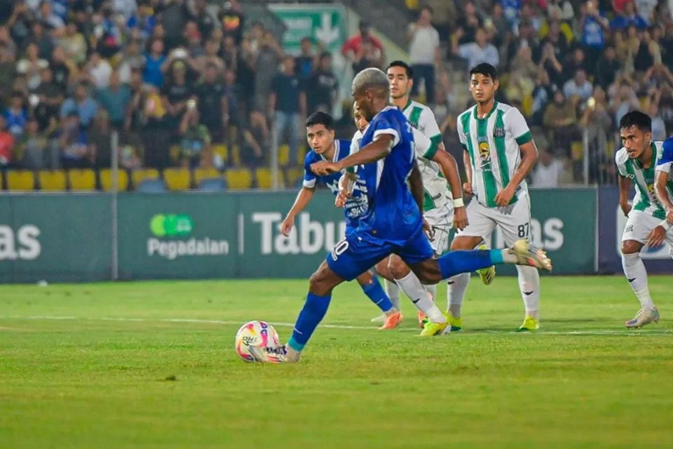 Seperti WWE! Laga PSPS Pekanbaru vs Deltras Diwarnai Perkelahian Antarpemain