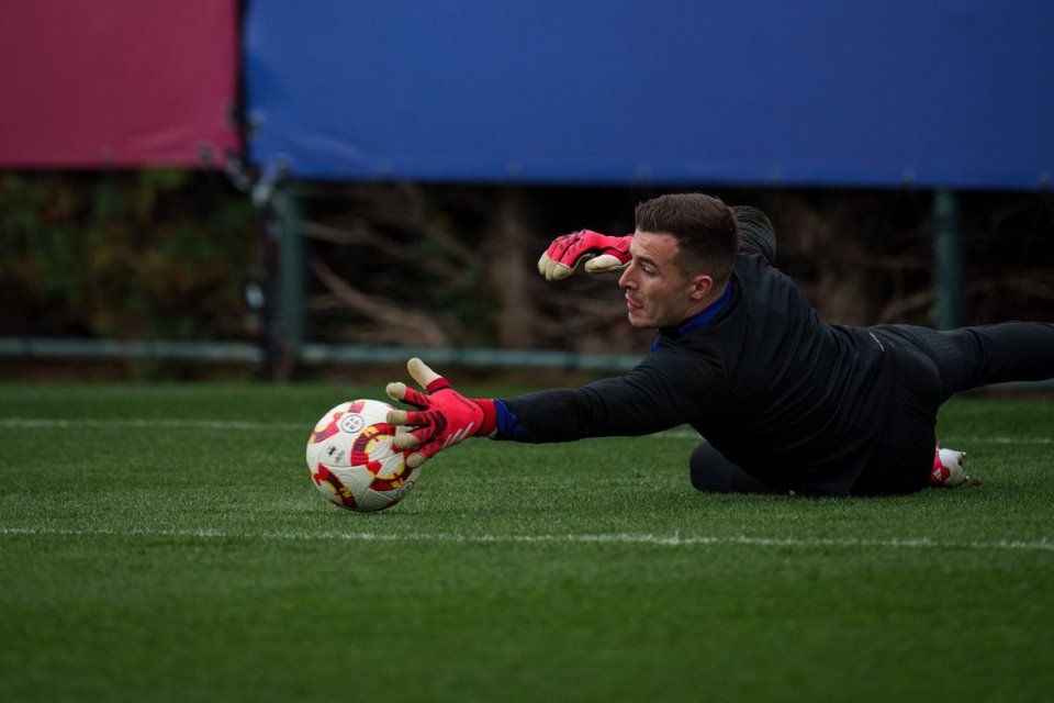 Kalah Saing dengan Szczesny, Hansi Flick Pastikan Jebolan La Masia Tak Masuk Dalam Rencananya