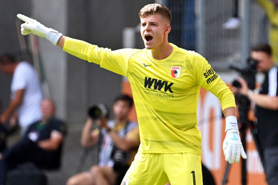 Disandingkan dengan Kiper Legendaris Jerman, Finn Dahmen Pilih Merendah