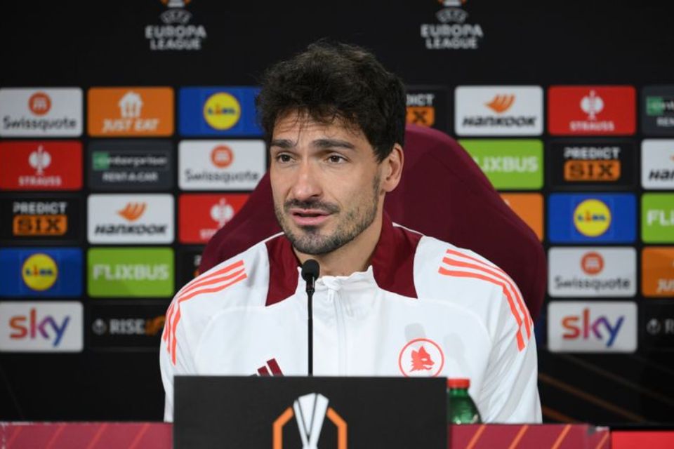 Dirumorkan Bersitegang, Hummels dan Ranieri Kompak Membantah