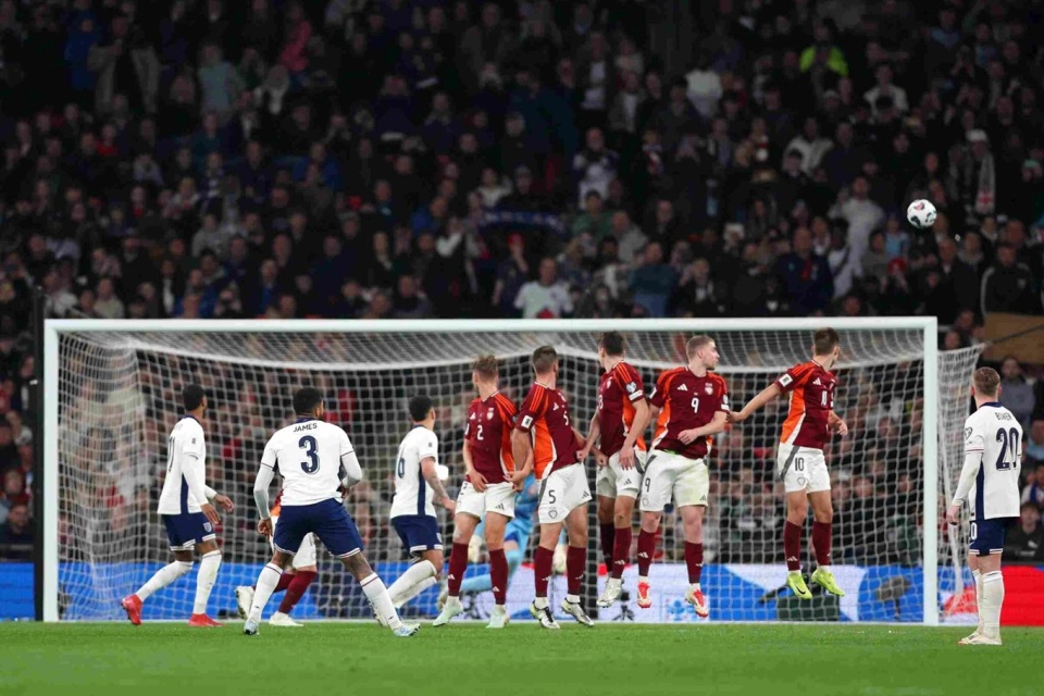Inggris James Latvia