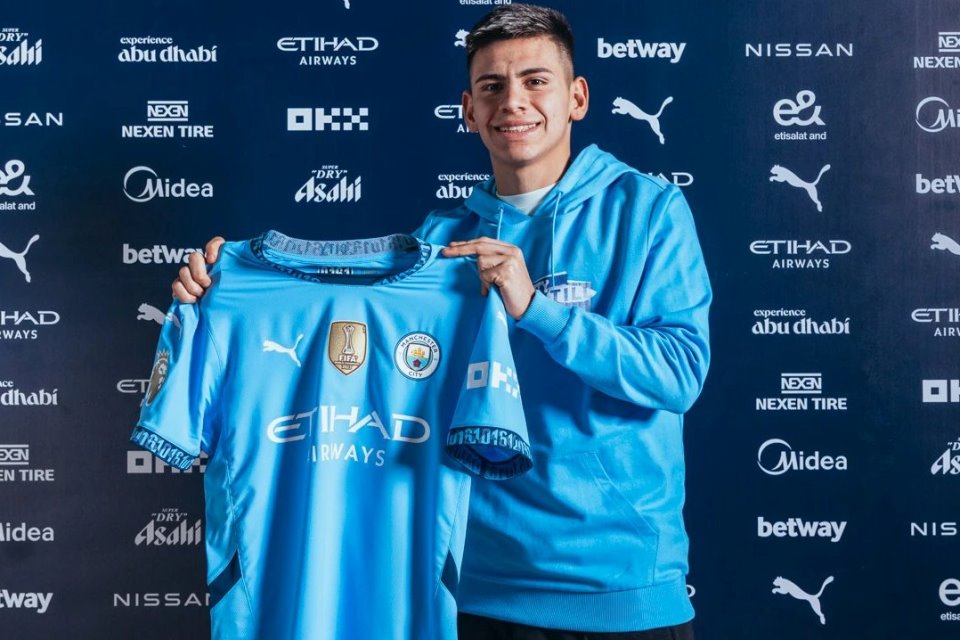Sebelum Gabung Man City, Dua Raksasa LaLiga Sempat Pantau Echeverri