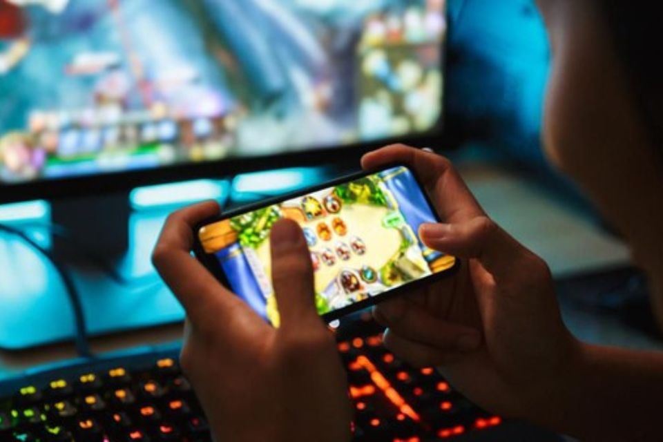Game Web dan Mobile, Mana yang Lebih Unggul?