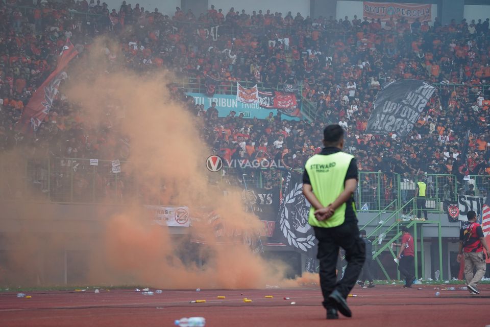 Ketua Umum (Ketum) PSSI, Erick Thohir, memberikan syarat kepada PT. Liga Indonesia Baru (LIB) dan klub-klub di Liga Indonesia jika ingin larangan suporter away atau tandang dicabut.