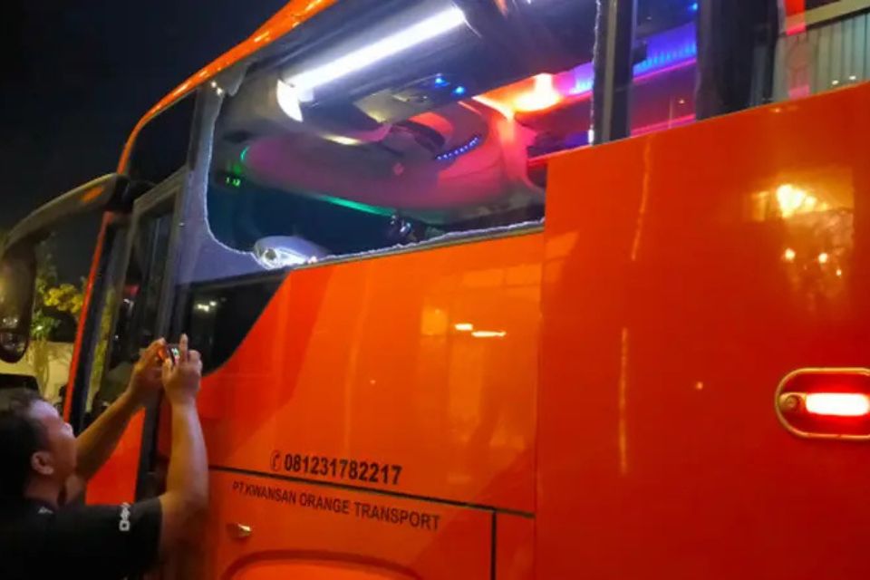 Bus Persik Dilempari Batu, Manajemen Arema: Kami Merasa Tidak Dihormati!