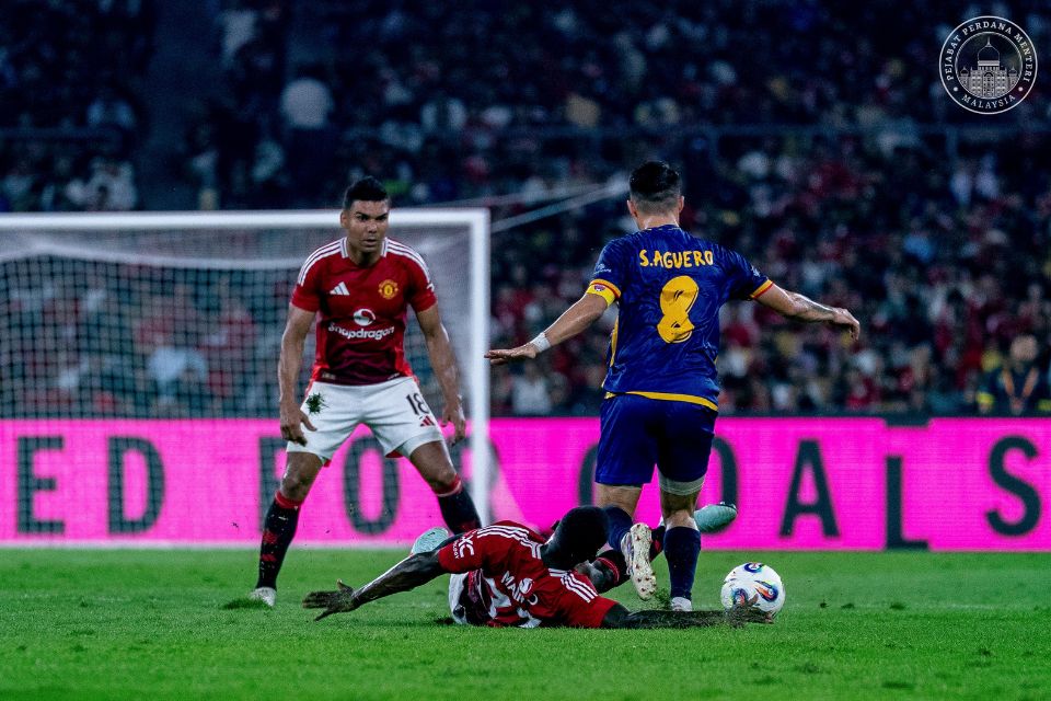 Dua pemain asal Indonesia yaitu Kakang Rudianto dan Malik Risaldi berhasil membantu ASEAN All-Stars mengalahkan Manchester United dengan skor 1-0.