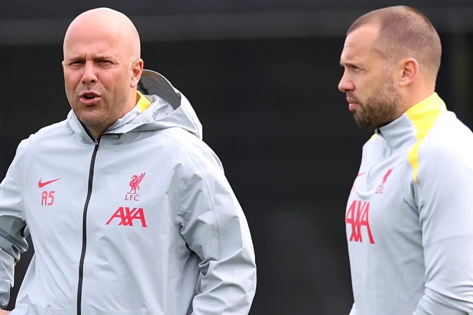 Tengah Komunikasi dengan Ajax, Slot Bakal Ditinggal Asistennya?