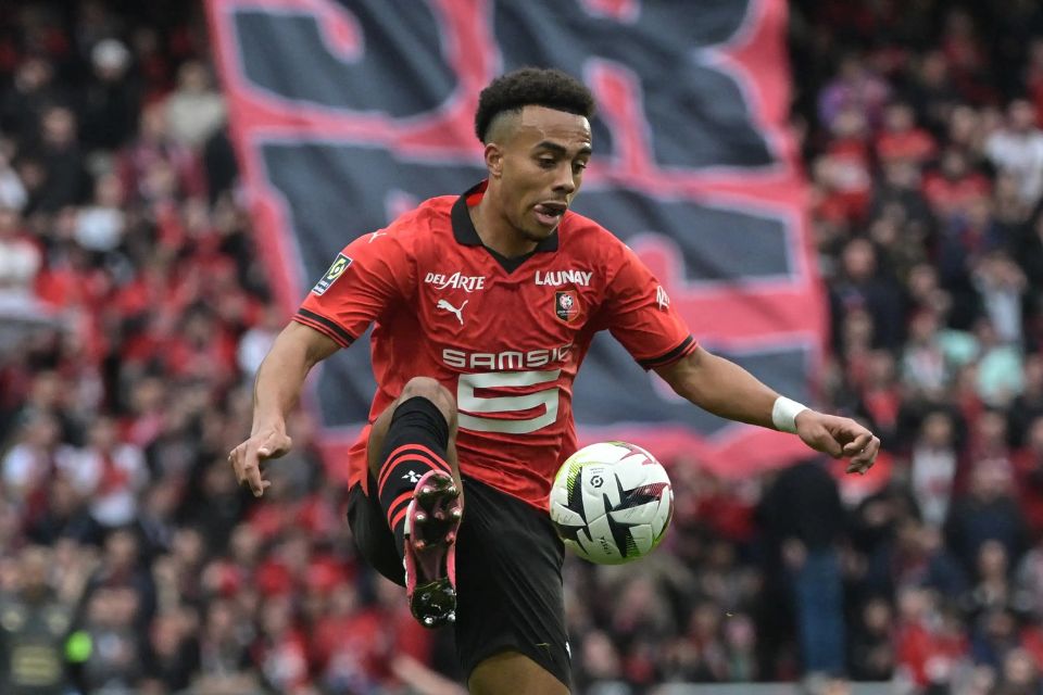 AC Milan Siapkan Dana Besar untuk Amankan Bek Kanan Strasbourg