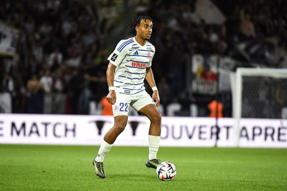 AC Milan Siapkan Dana Besar untuk Amankan Bek Kanan Strasbourg