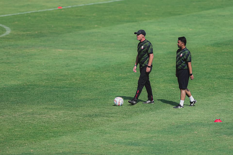 Kritik Pelatih Belanda Kepada Pemain Persis: Banyak Kehilangan Bola yang Tidak Perlu!