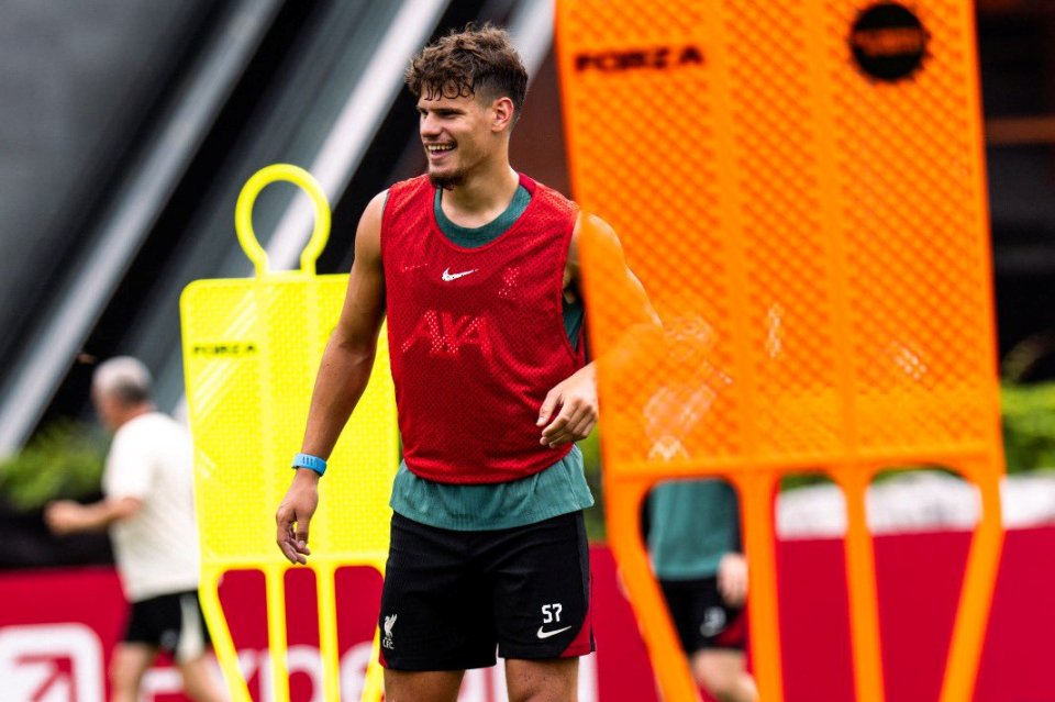 Obrolan Vigo: Milos Kerkez Adalah Jawaban Pasti dari Menuanya Andy Robertson