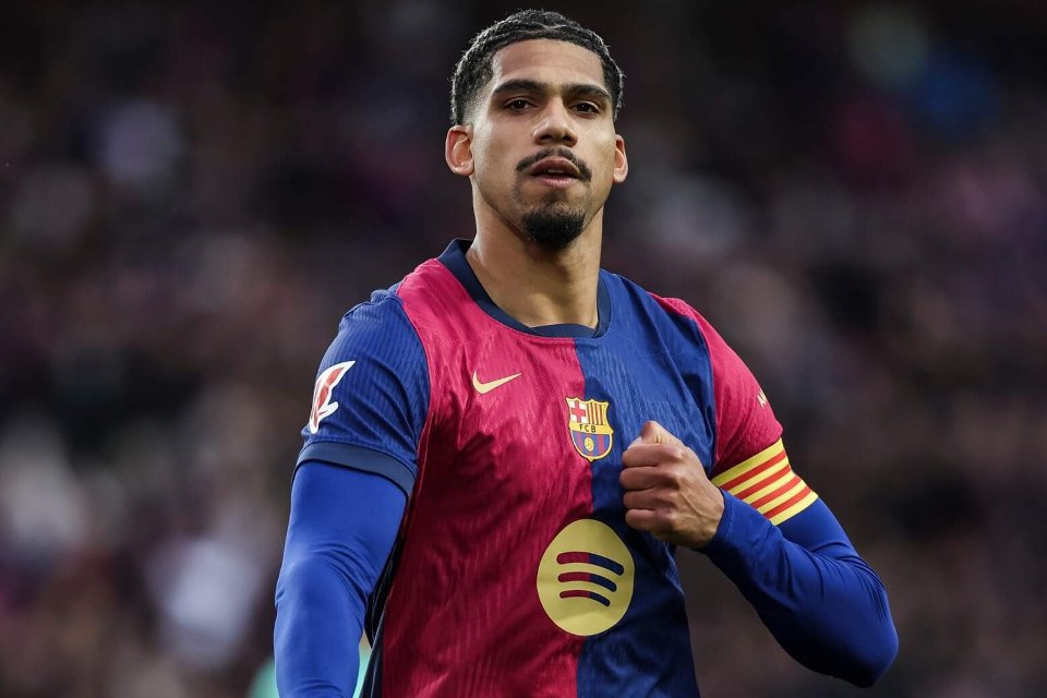 Soal Momen Buruk Araujo Lawan PSG, Flick Pede Pilarnya Tak Akan Lakukan Kesalahan yang Sama