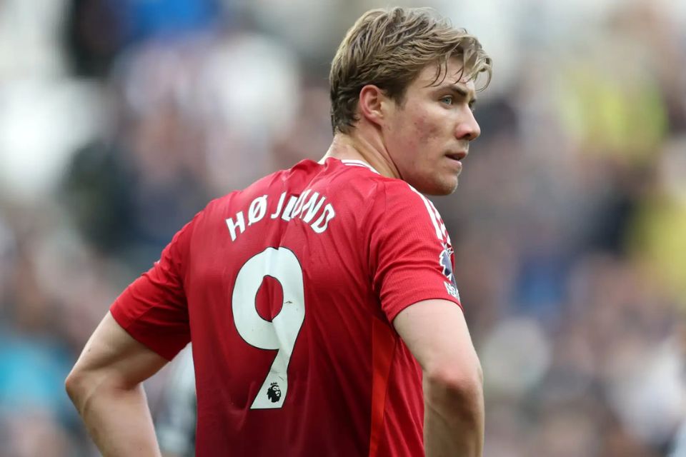 Enggan Disalip Napoli, Milan Segera Jalin Komuniksi dengan Man United Terkait Transfer Hojlund