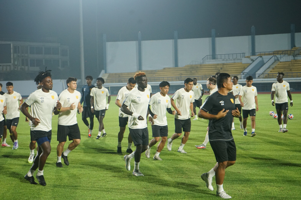 Latihan Manila Digger Jalani Sesi di Stadion Arcamanik, Kota Bandung.