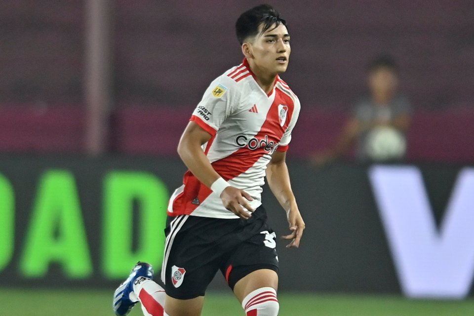 Punya Klausul Rilis Tinggi, Barcelona Masih Minat Pada Wonderkid River Plate?