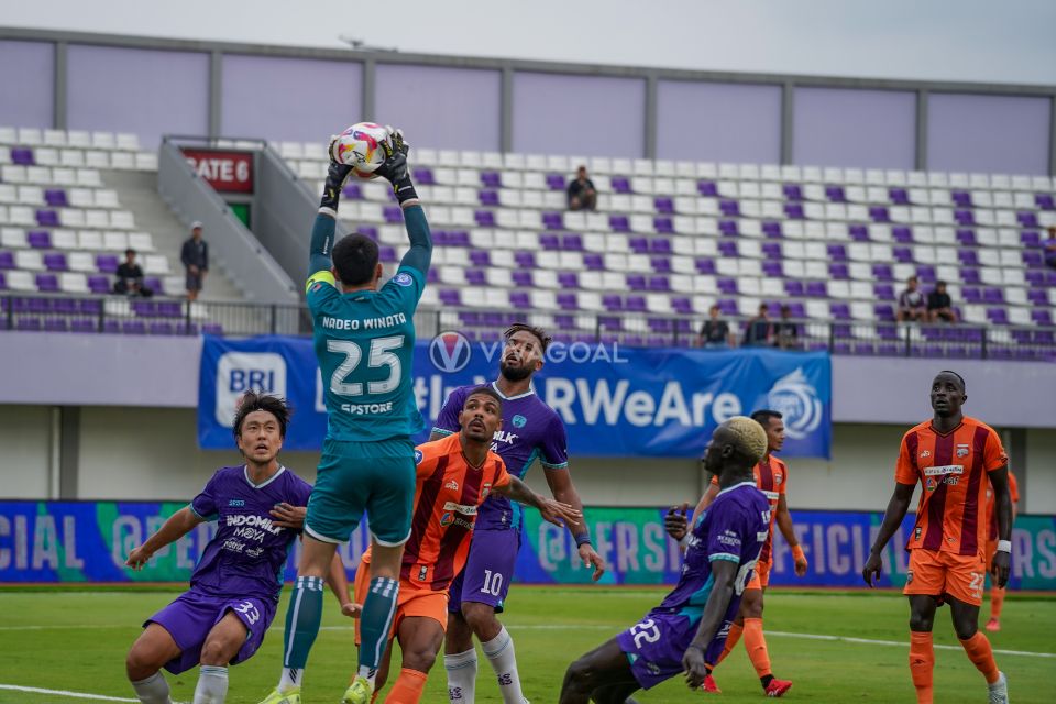 Kiper Timnas Indonesia Optimis Borneo Hajar Bhayangkara di Segiri