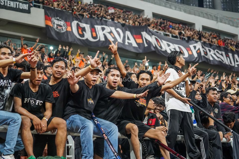 Tidak Belajar Dari Insiden yang Lalu, Marc Klok Setuju Larangan Suporter Away Tetap Diberlakukan
