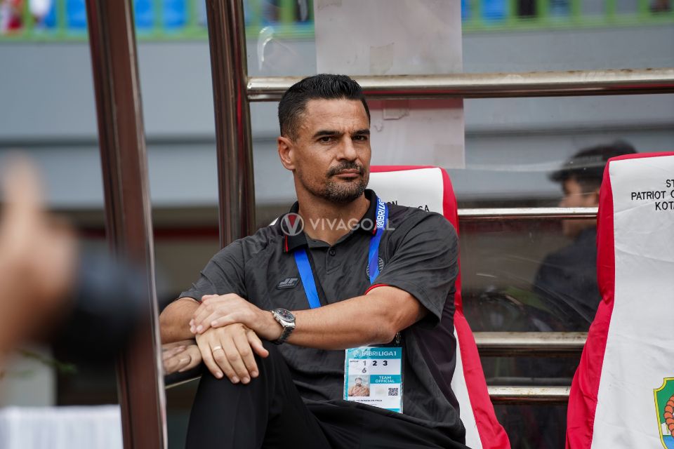 Hadapi Carlos Pena, Mauricio Souza Lebih Pilih Fokus Dengan Persija