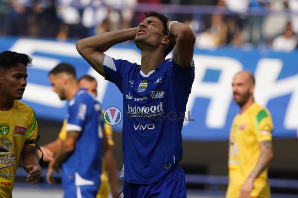 Bek Persib, Federico Barba.