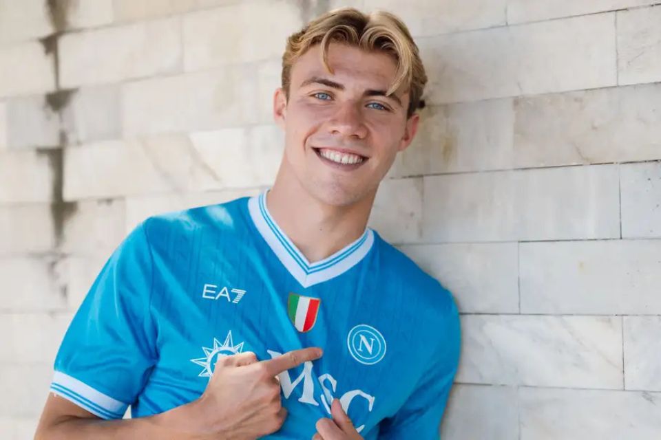 Napoli Pinjam Hojlund dari Man United dengan Syarat Khusus