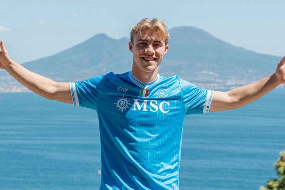 Napoli Pinjam Hojlund dari Man United dengan Syarat Khusus