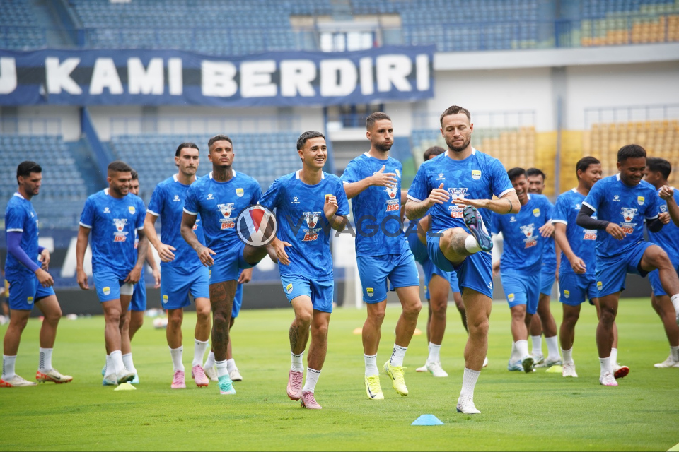 Sesi uji coba lapangan Persib.