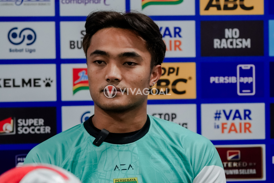 Kiper Persebaya, Ernando Ari.
