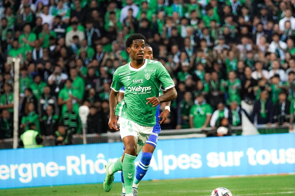 Tolak Main di Ligue 2, Pilar St Etienne Ingin Batalkan Kontraknya