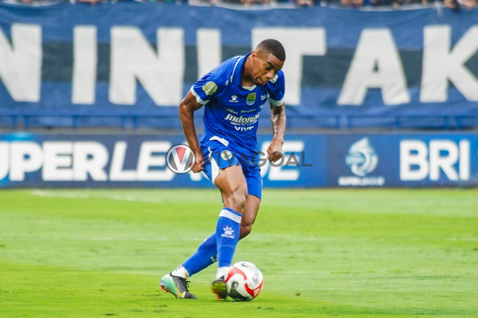 Striker Persib, Uilliam Barros.