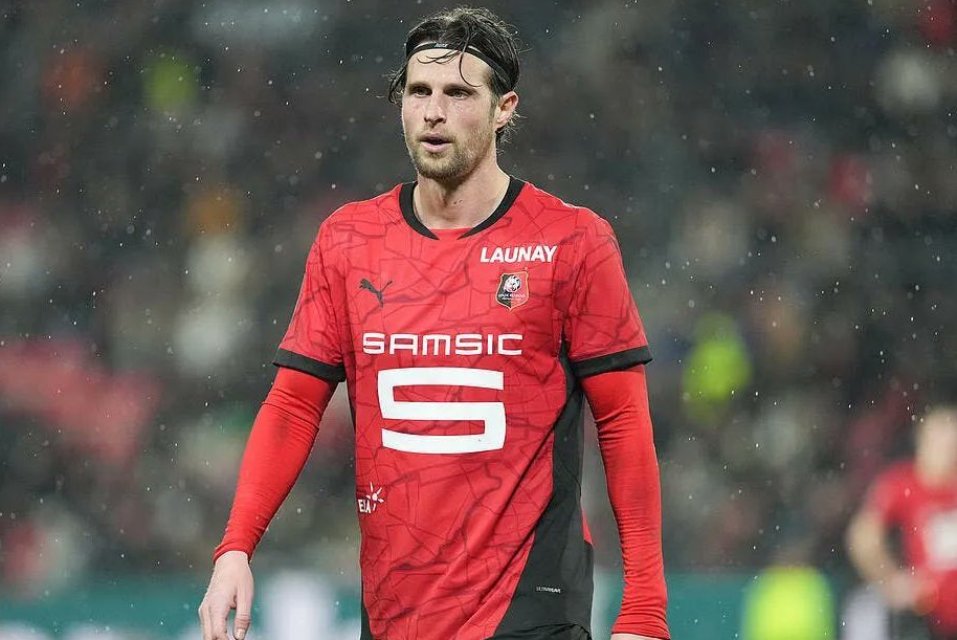 Melalui Transfer Khusus, Lyon Segera Amankan Fullback Rennes, Siapa?