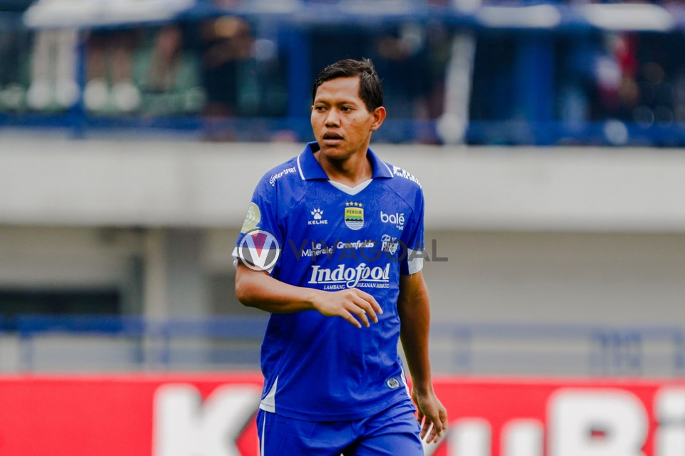 Gelandang Persib, Adam Alis.