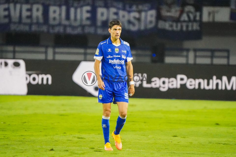 Bek Persib, Federico Barba.