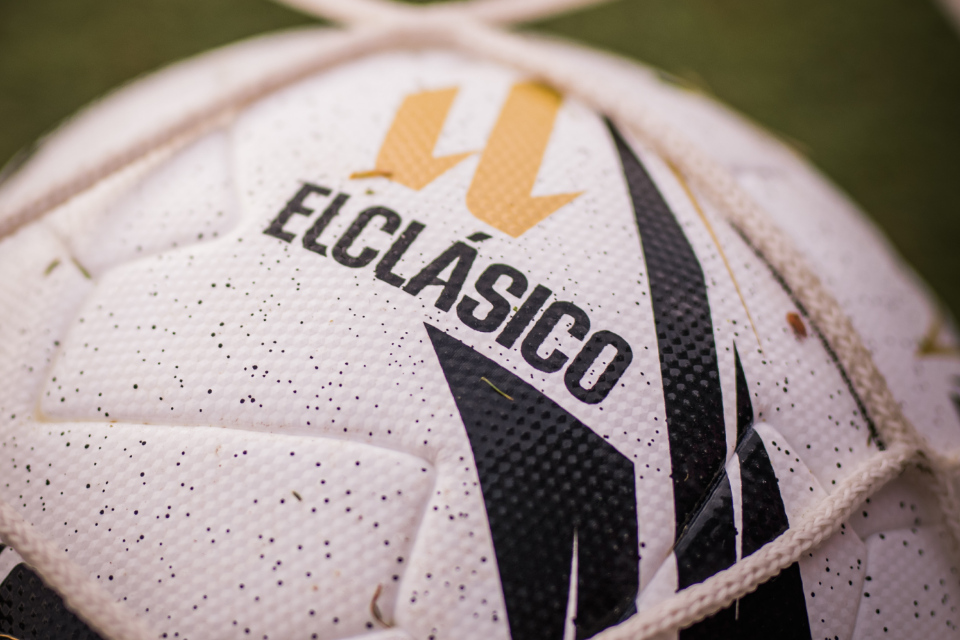 Bola El Clasico.