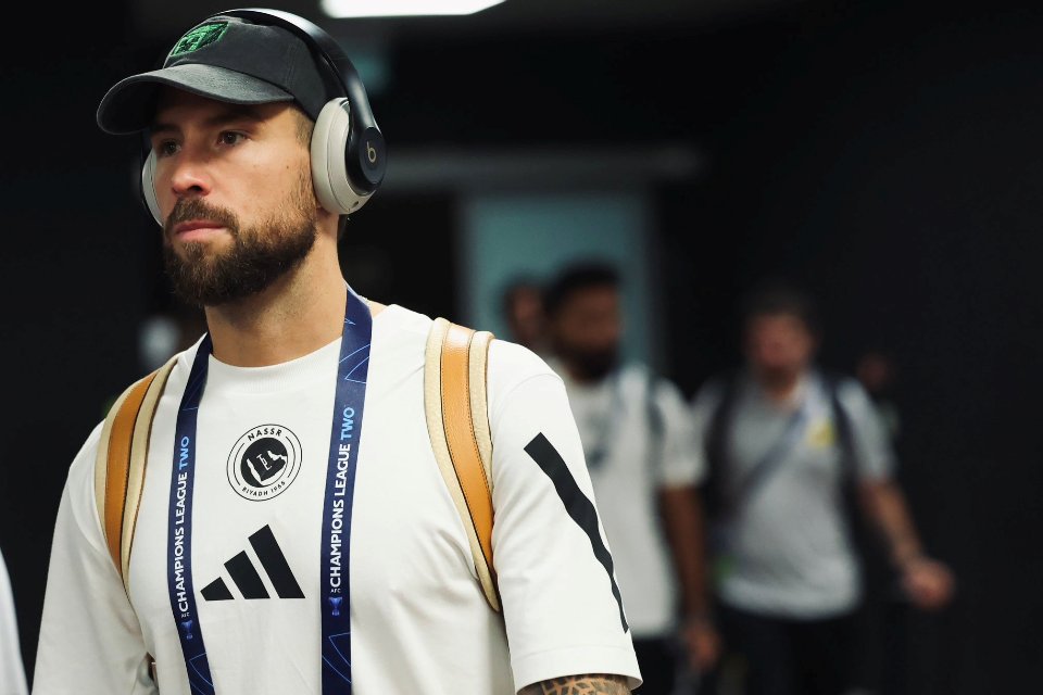 Mantan Bek Barcelona Akui Takut Bicara ke Hansi Flick Terkait Keputusannya Main Bareng Ronaldo