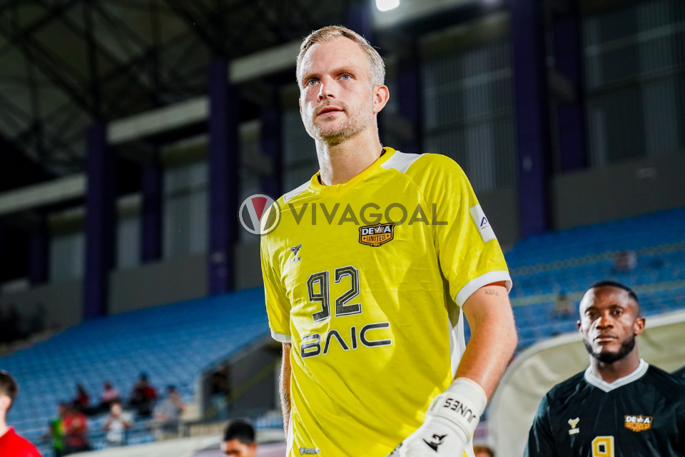 Kiper Dewa United, Sonny Stevens