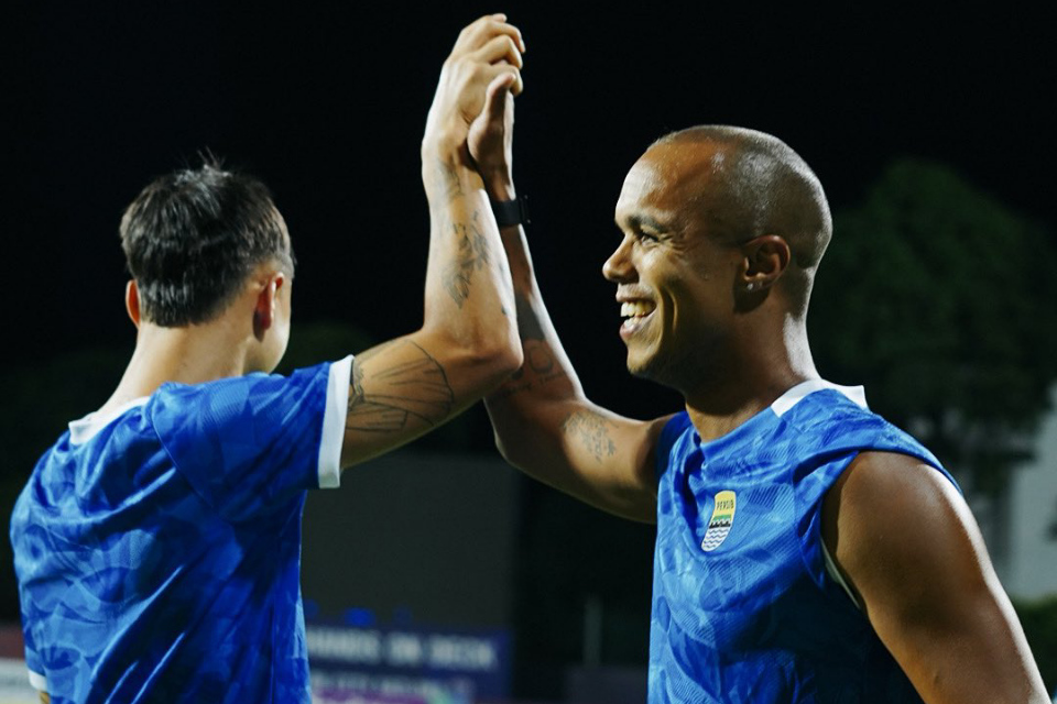 Skuat Persib Jalani Latihan di Singapura