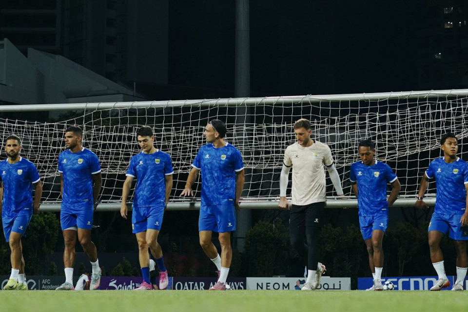Skuat Persib Jalani Latihan di Singapura