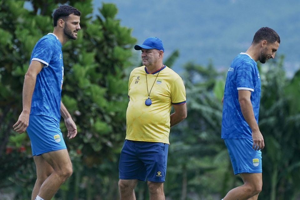 Bojan Hodak Tanggapi Isu Transfer dan Peminjaman Pemain Persib
