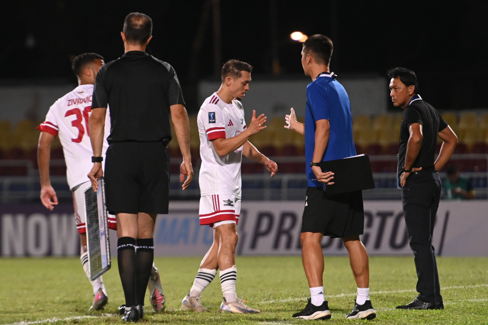 Punya Garis Keturunan Indonesia, Ilias Alhaft Lebih Emosional Jelang Hadapi Persib