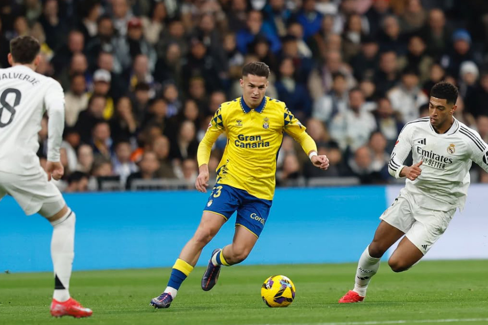 Barcelona Dikaitkan Dengan Bek Muda Potensial Milik Las Palmas, Mika Marmol