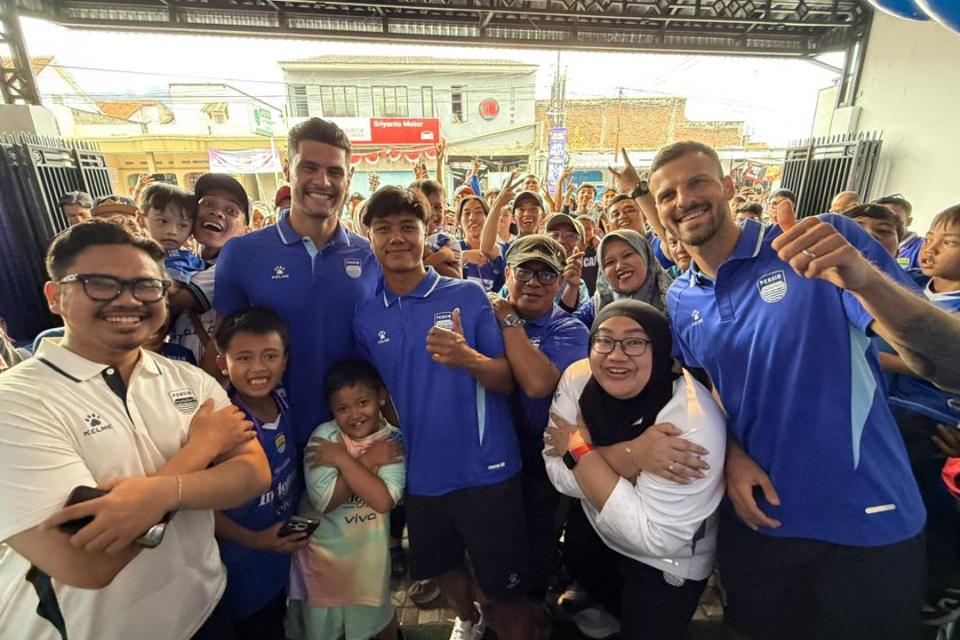 Pembukaan Persib Official Store di Garut.