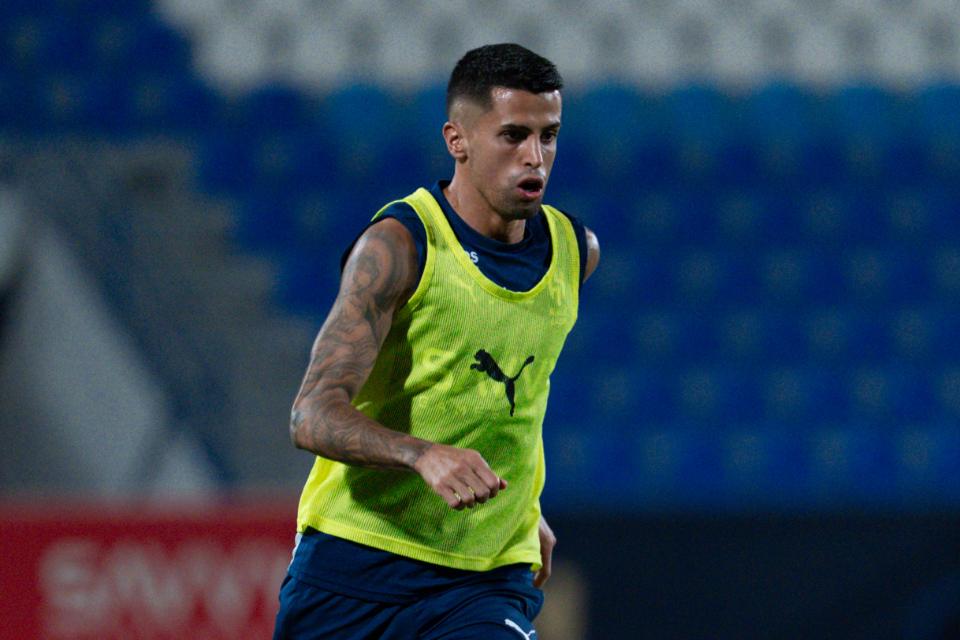 Bek Portugal, Joao Cancelo Ini Dikabarkan Ingin Kembali ke Barcelona