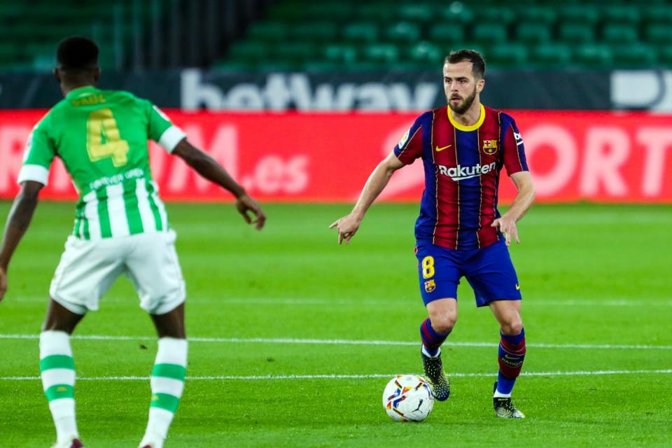 Mantan pemain Barcelona dan Lyon, Miralem Pjanic Umumkan Gantung Sepatu